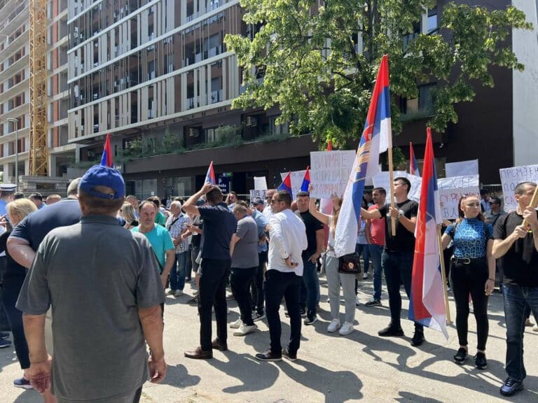 Protesti ispred Tužilaštva zbog hapšenja Miličevića: 'Ako ga ne puste, ide građanska neposlušnost'